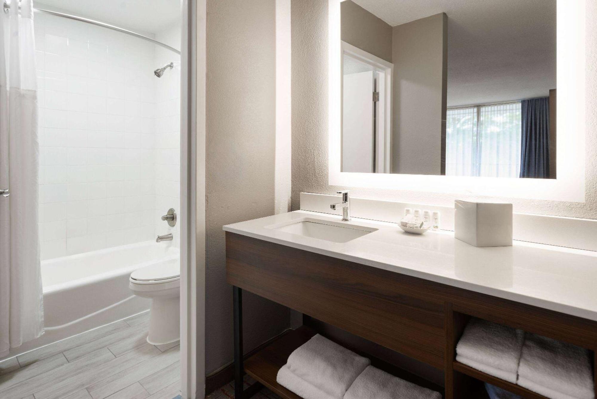 Hawthorn Extended Stay By Wyndham Columbia-Ft Jackson Exterior foto
