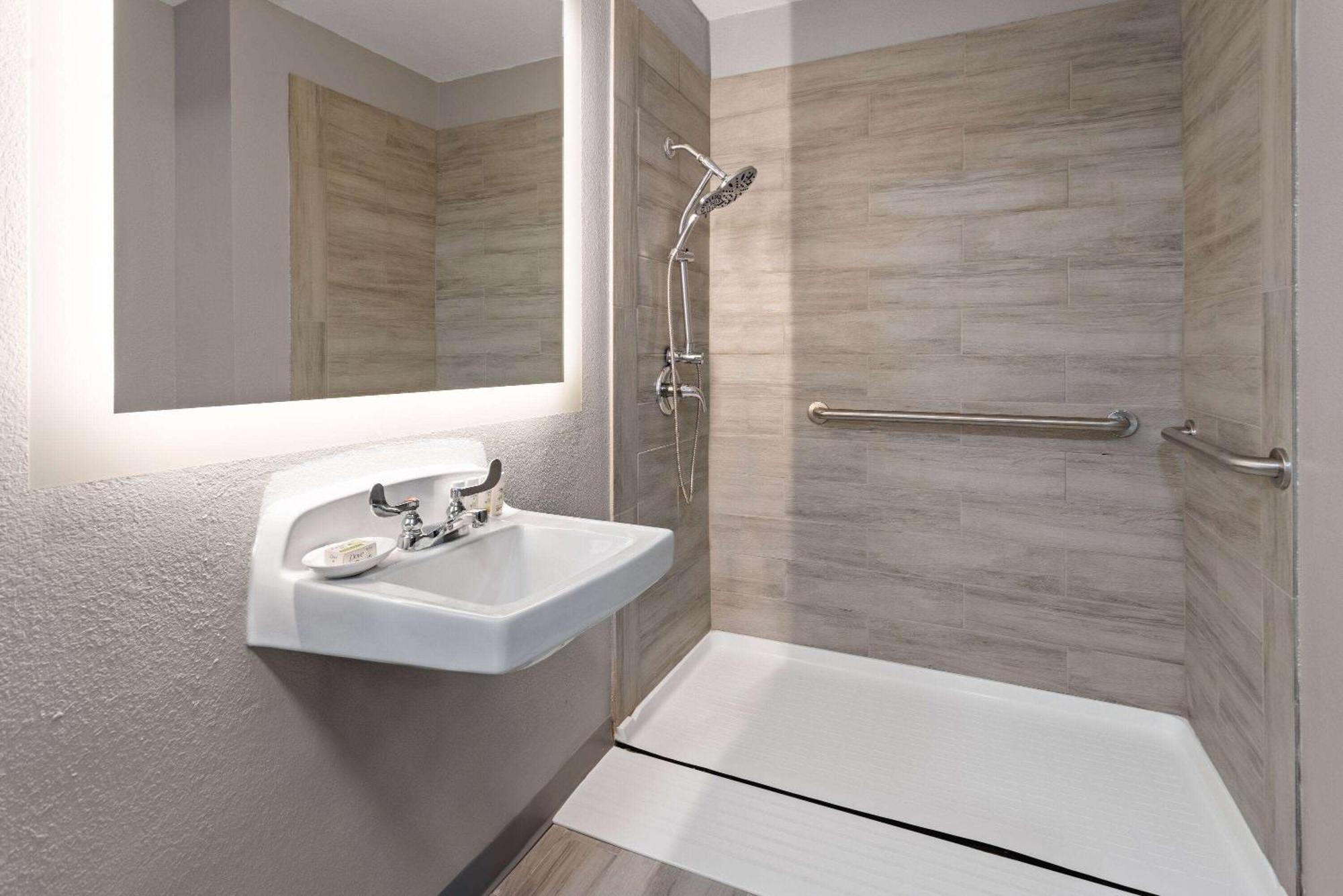Hawthorn Extended Stay By Wyndham Columbia-Ft Jackson Exterior foto
